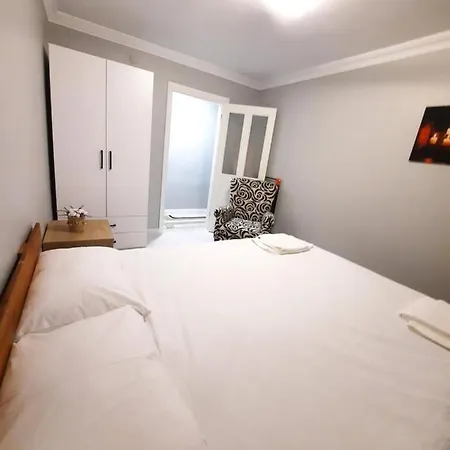 Two Bedroom In Osmanbey Lejlighed *